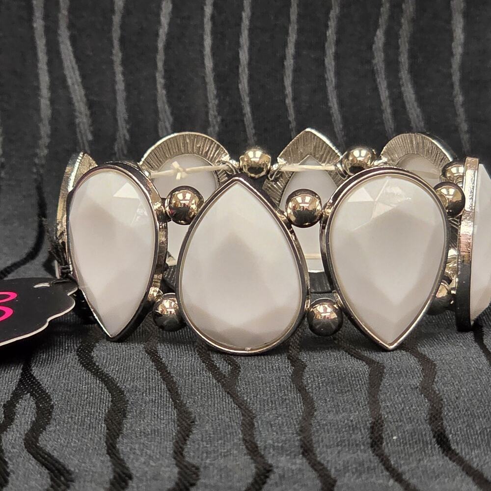 Paparazzi White Faceted Teardrop Stretch Bracelet Silver Tone Statement NWT